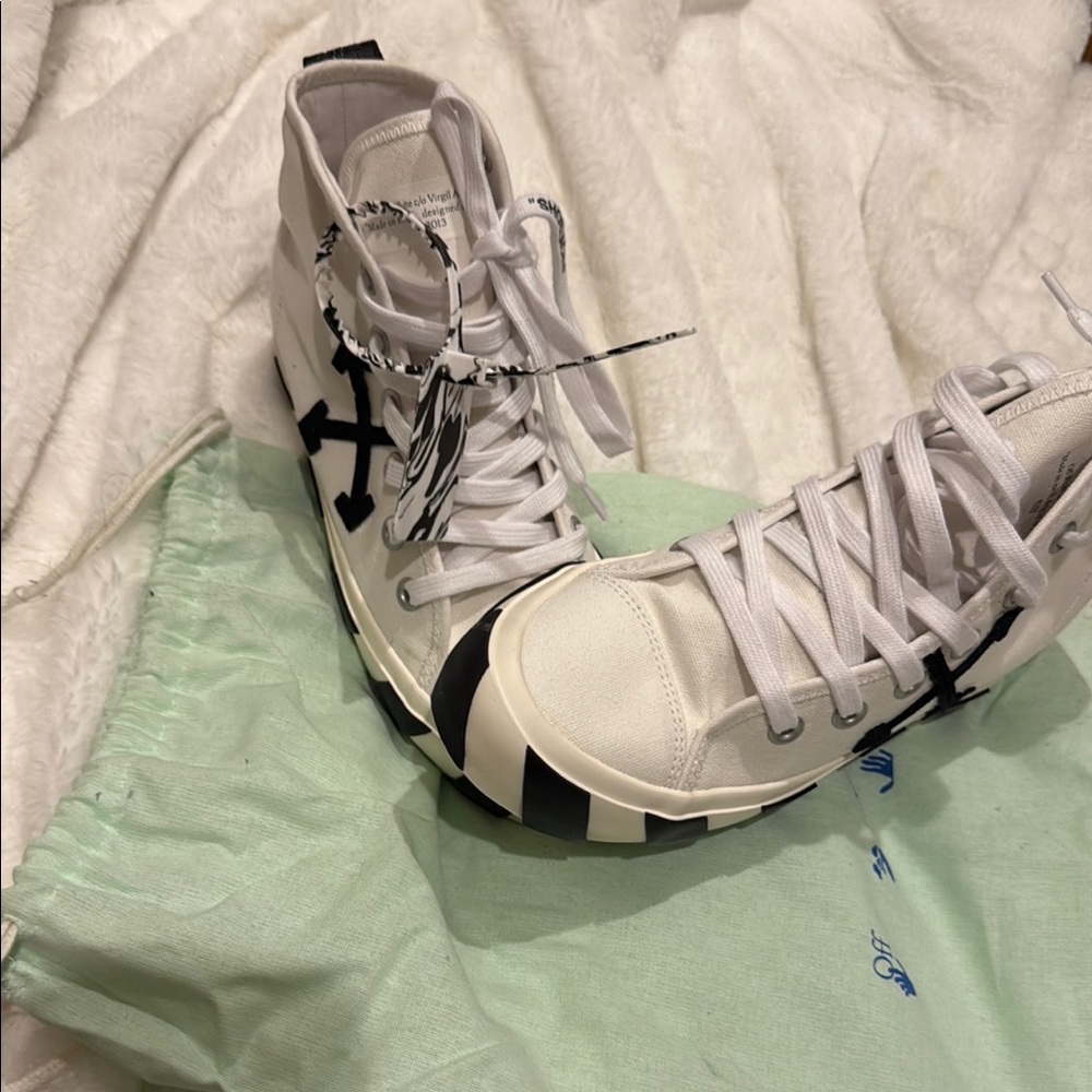 White and Black High-Top Sneakers OFF WHITE  WITH DUST BAG